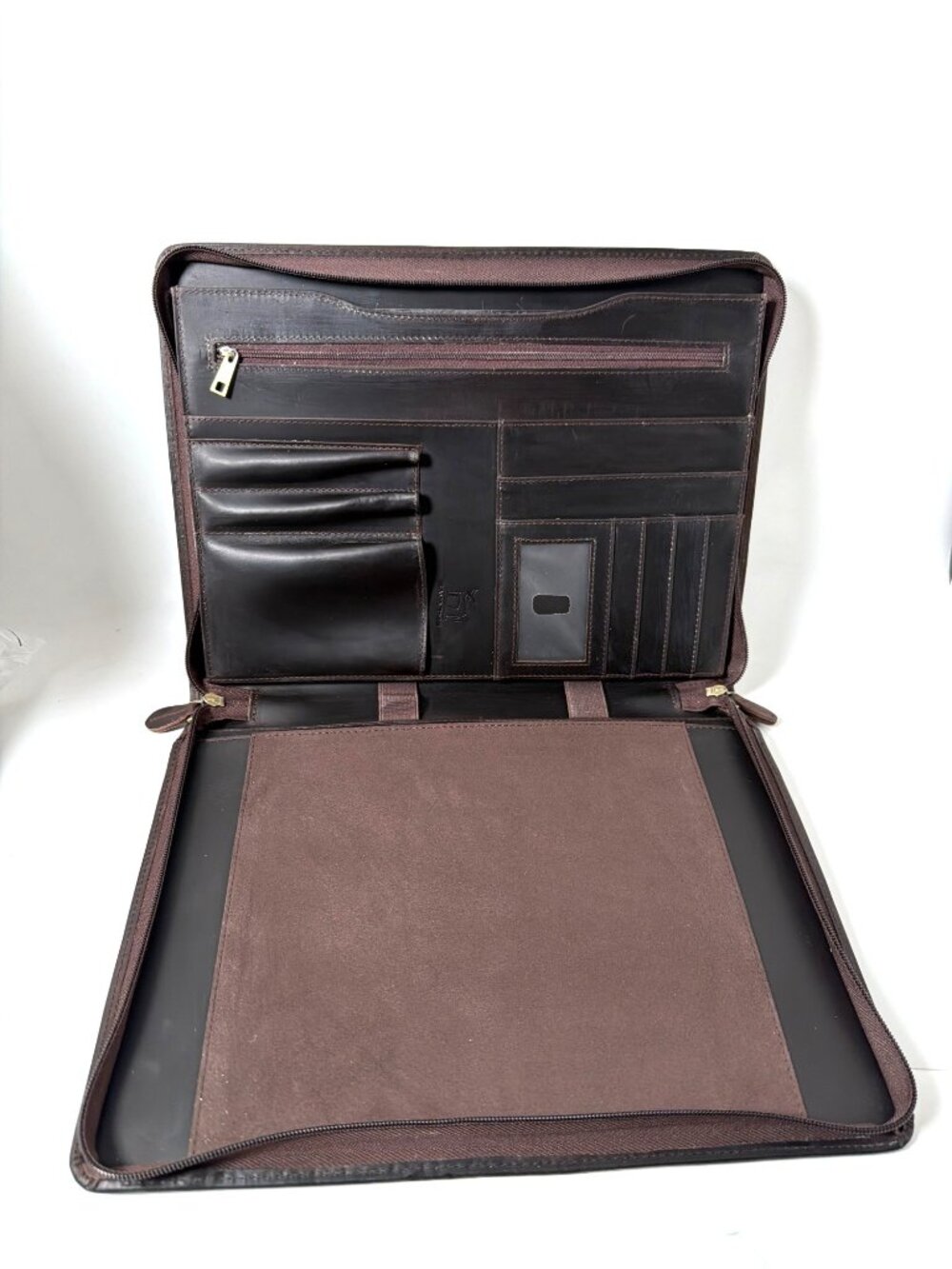 Gavarnie Leather Portfolio Organizer With Zipper Closure Multiple Compartments